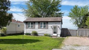 Single Home on Waterfront in Lakeshore Ontario