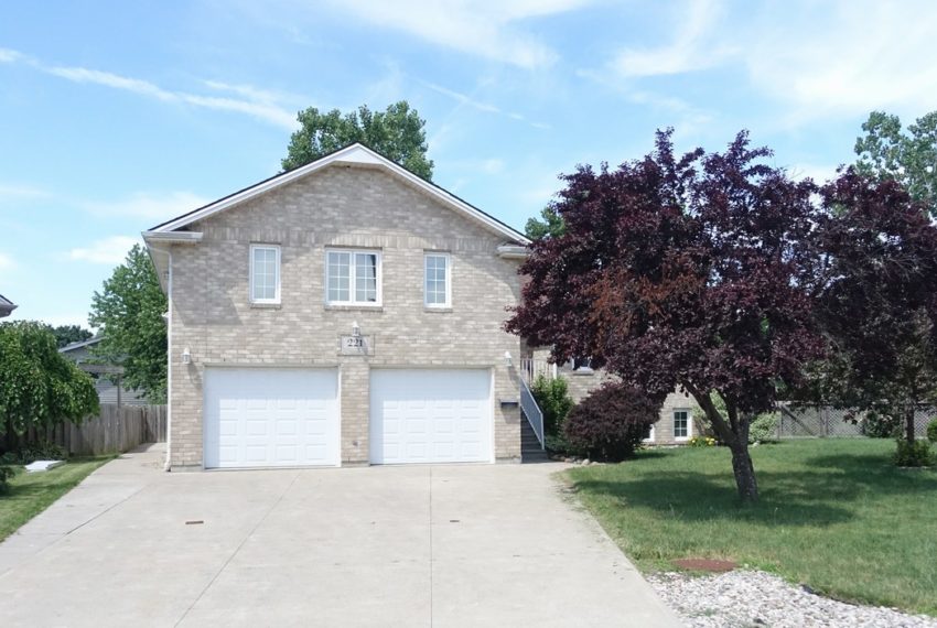 221 Brien Avenue West - Essex, ON House for Sale