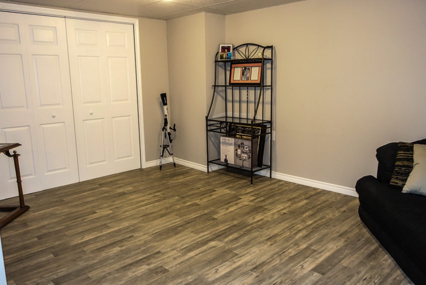 1550 Ellrose-24